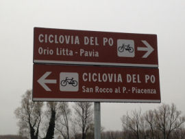 Sulla Ciclovia del Po verso Piacenza (24757 bytes)